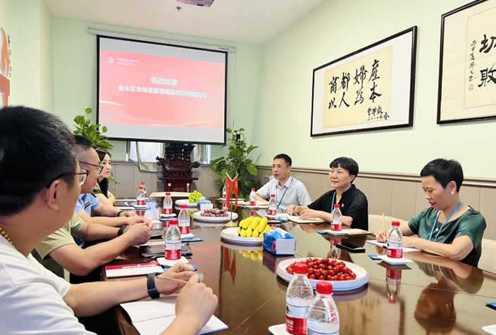 鄭州市金水區(qū)市場管理局領(lǐng)導(dǎo)等一行蒞臨美中商都婦產(chǎn)醫(yī)院走訪調(diào)研